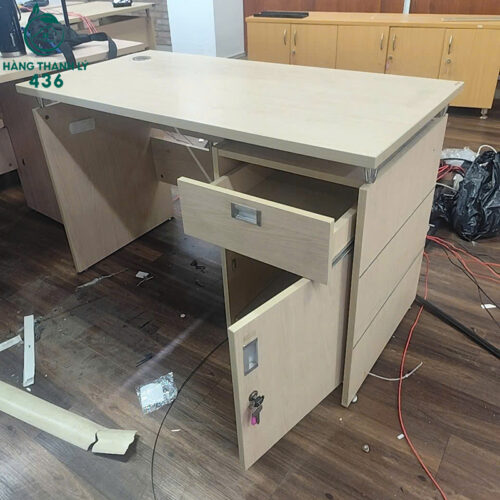 Bàn Làm Việc Gỗ Cũ 1M2 Có Hộc Tủ Tiện Lợi 2 ban lam viec go cu co hoc tu tien loi 1