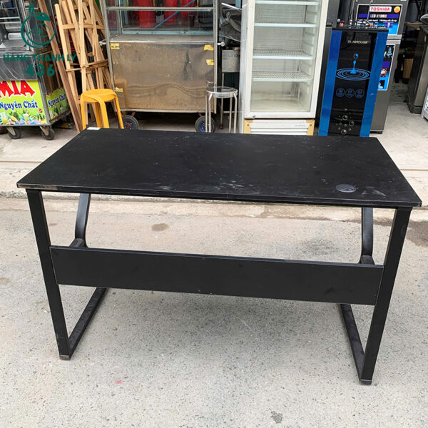 ban lam viec mat go mau den cu 1m2x60cm chan sat 1