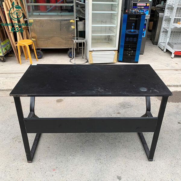 ban lam viec mat go mau den cu 1m2x60cm chan sat 2