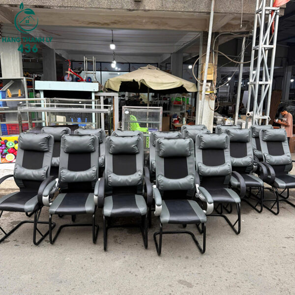 ghe van phong cu chan quy co tua dau em ai 3