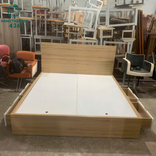 giuong ngu cu 1m8x2m co 4 hoc keo tien loi 1