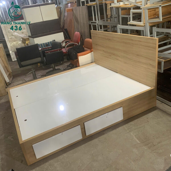 giuong ngu cu 1m8x2m co 4 hoc keo tien loi 2