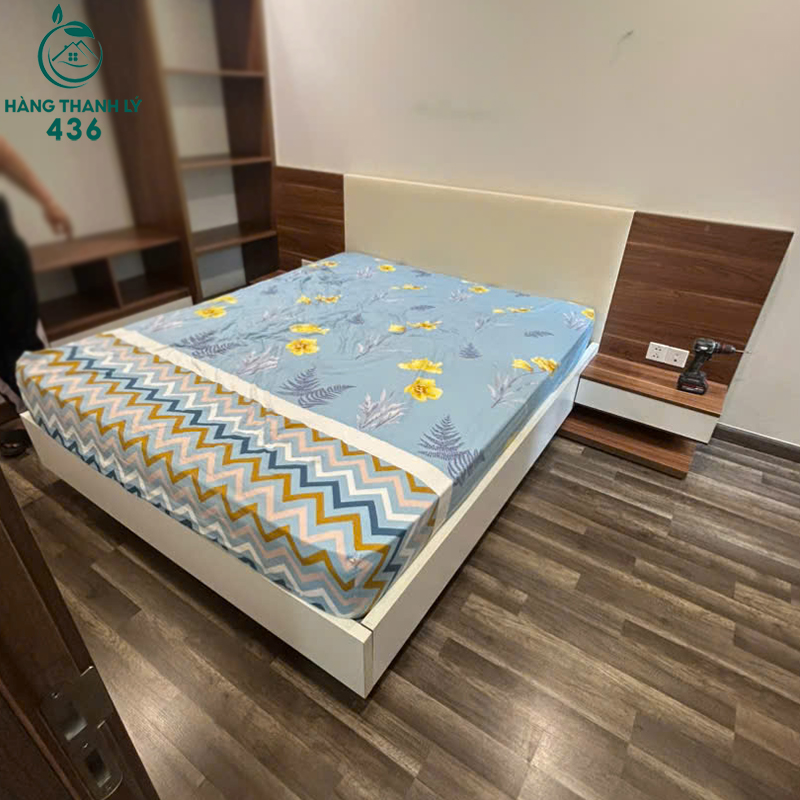 Giường Ngủ Gỗ Cũ Kèm Tab Đầu Giường 3 giuong ngu go cu kem tab dau giuong 1