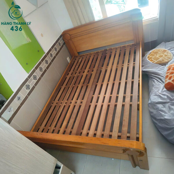 giuong ngu go cu phan nan chac chan 2