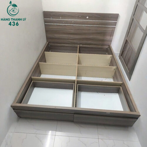 giuong ngu van go nau cu 1m6x2m co hoc keo