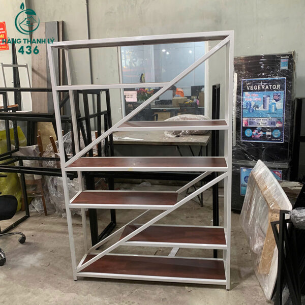 ke trung bay cu 1m2x1m8 khung sat son trang 1