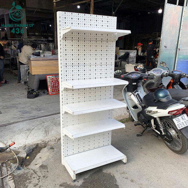 ke trung bay mau trang cu 1m8x70cm 4 tang tien dung 1