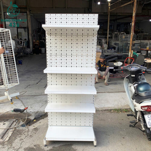 ke trung bay mau trang cu 1m8x70cm 4 tang tien dung 2