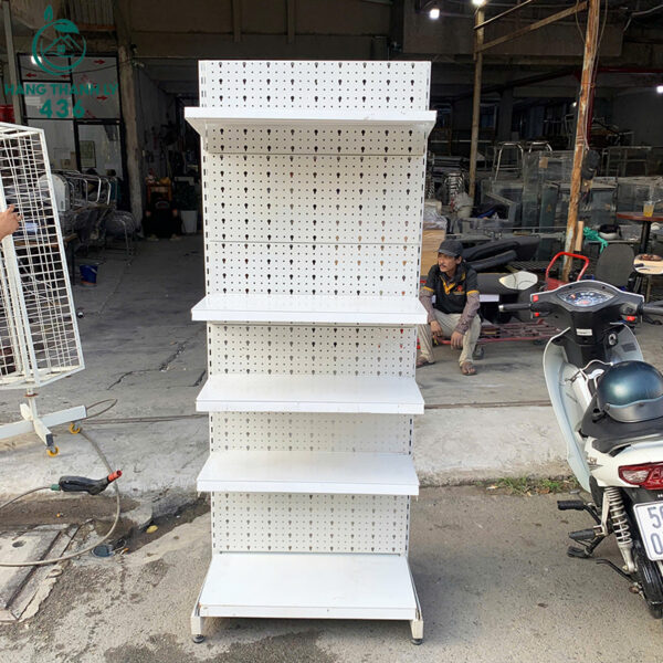 ke trung bay mau trang cu 1m8x70cm 4 tang tien dung 2
