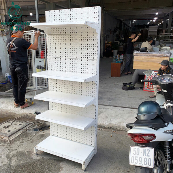 ke trung bay mau trang cu 1m8x70cm 4 tang tien dung 3
