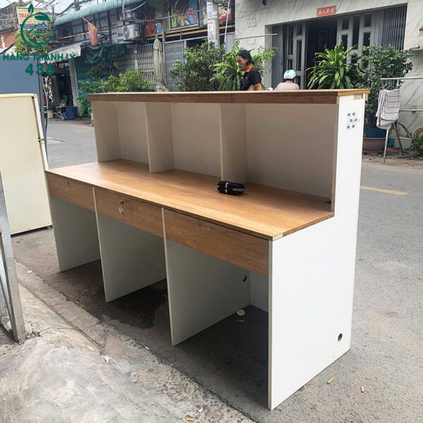 quay-thu-ngan-go-mau-trang-van-go-cu-2mx60cmx1m4 (2) quay thu ngan go mau trang van go cu 2mx60cmx1m4 2