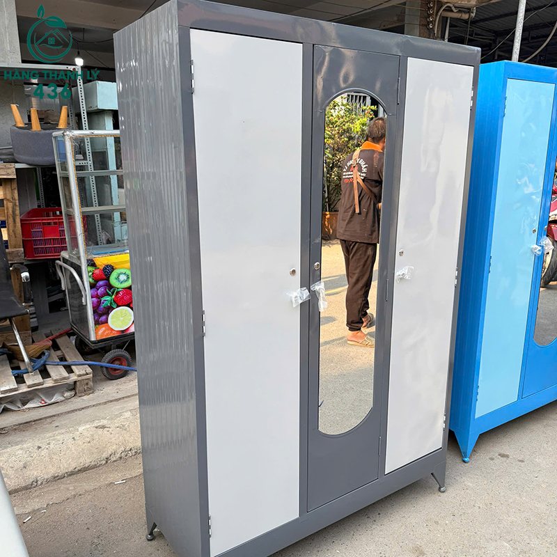 Thanh Lý Tủ Quần Áo Sắt 1M2X1M8 3 Cánh Có Gương (Nhiều Màu) 10 thanh ly tu quan ao sat cu 3 canh co guong nhieu mau 5