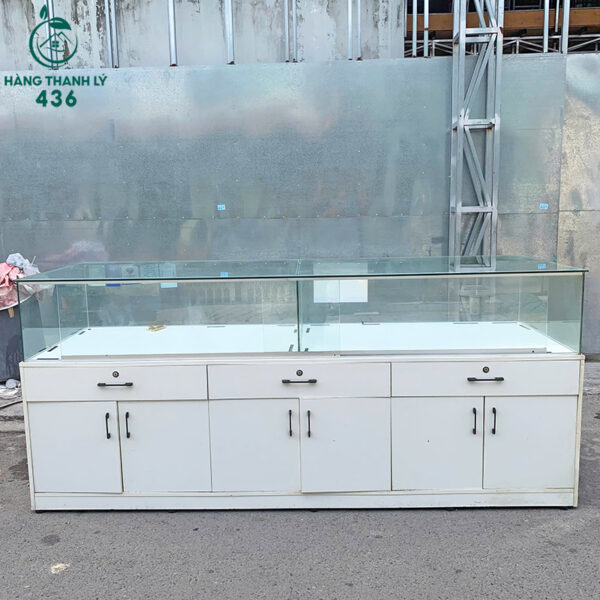 tu kinh trung bay cu 2m4x80cmx1m15 khung go mau trang 1