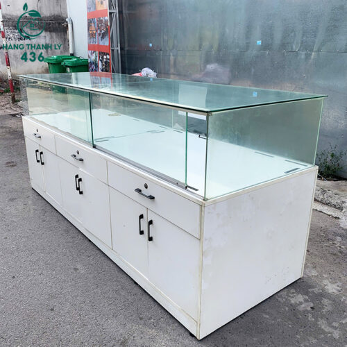 tu kinh trung bay cu 2m4x80cmx1m15 khung go mau trang 2