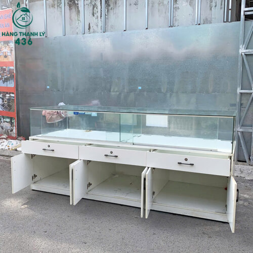 tu kinh trung bay cu 2m4x80cmx1m15 khung go mau trang 3