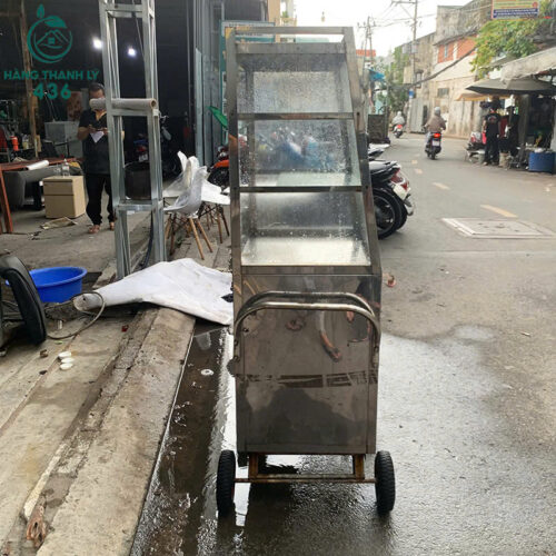 tu kinh trung bay cu inox co banh xe di chuyen 1
