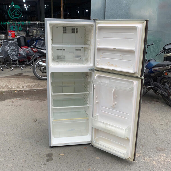 tu lanh cu 2 canh mau xam hien dai 4
