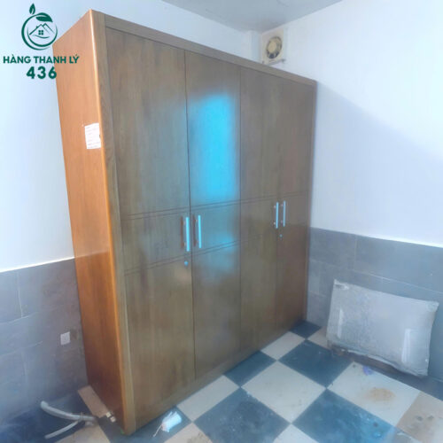 tu quan ao cu mau van go nhieu canh