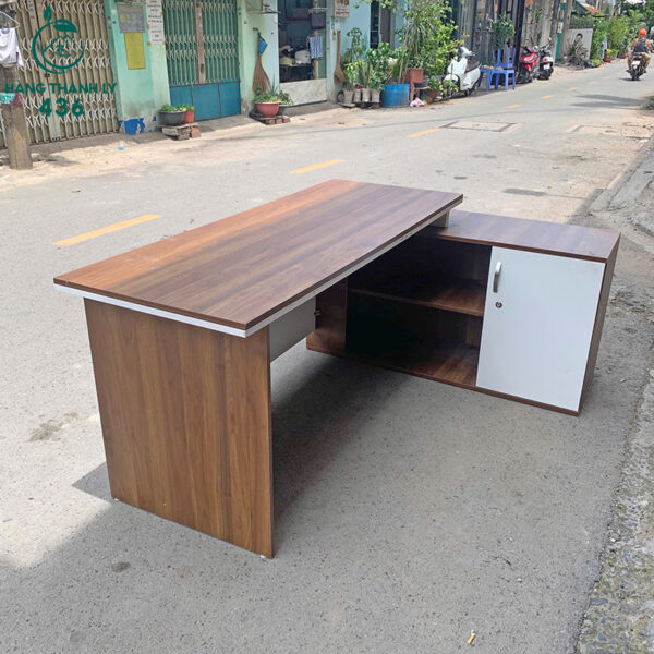 ban giam doc cu van go cu 1m6x60cm kem tu phu 1m2 3