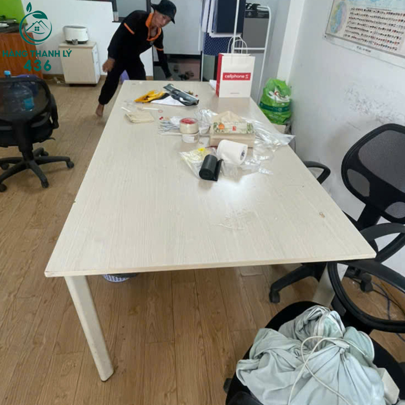 Bàn Họp Cũ Vân Gỗ Trắng Chân Sắt Trắng 2 ban hop go cu cu van go trang chan sat trang