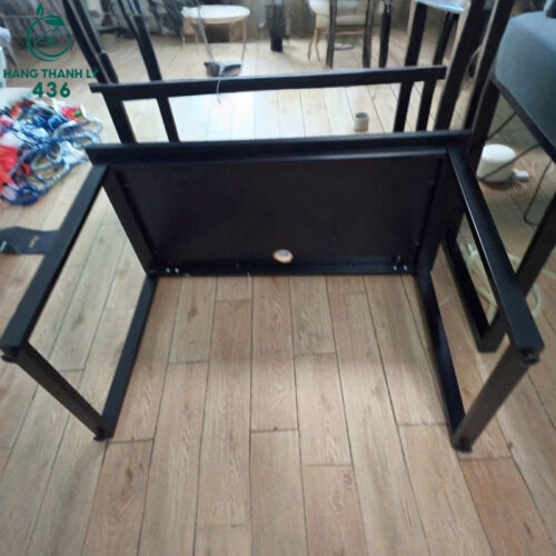 ban lam viec chan sat cu mau den 1m2 1
