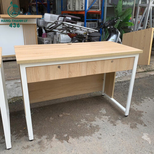 ban lam viec cu 1m2x60cm co hoc truoc de sap xep do 2
