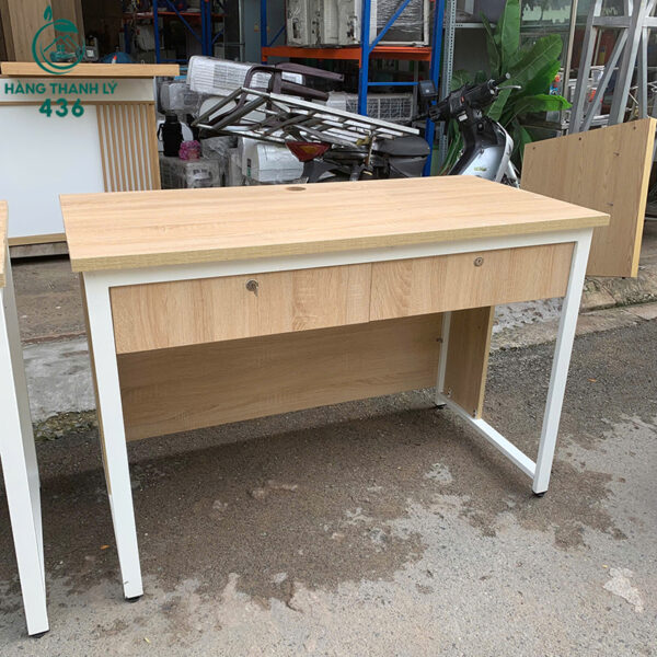 ban lam viec cu 1m2x60cm co hoc truoc de sap xep do 2