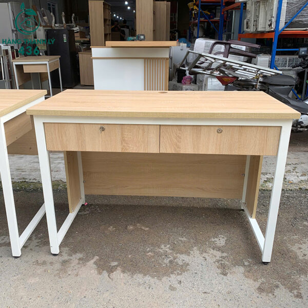 ban lam viec cu 1m2x60cm co hoc truoc de sap xep do 3