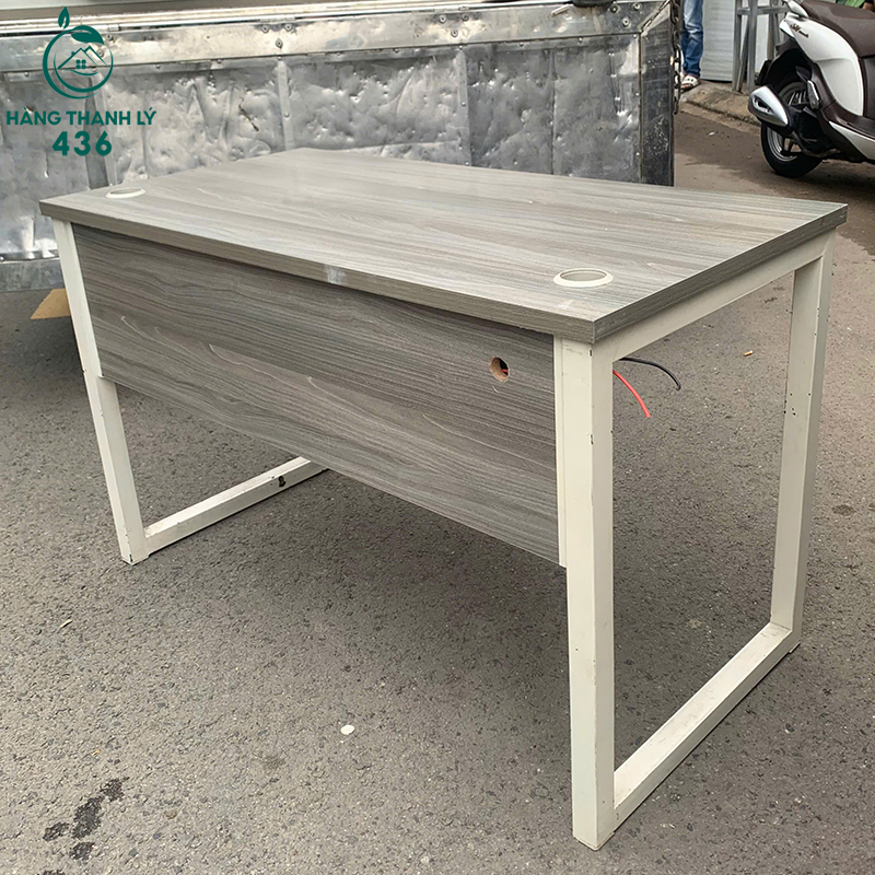 ban lam viec cu 1m2x60cm mau van go chan sat trang 1
