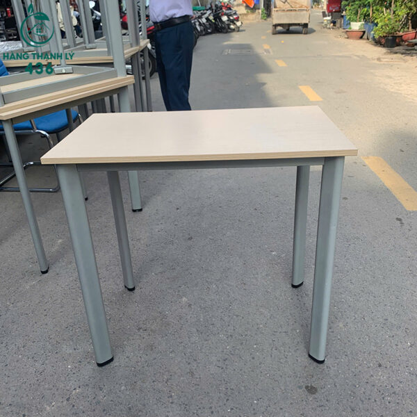 ban lam viec cu 80 x 50 mat go chan sat gon dep 2