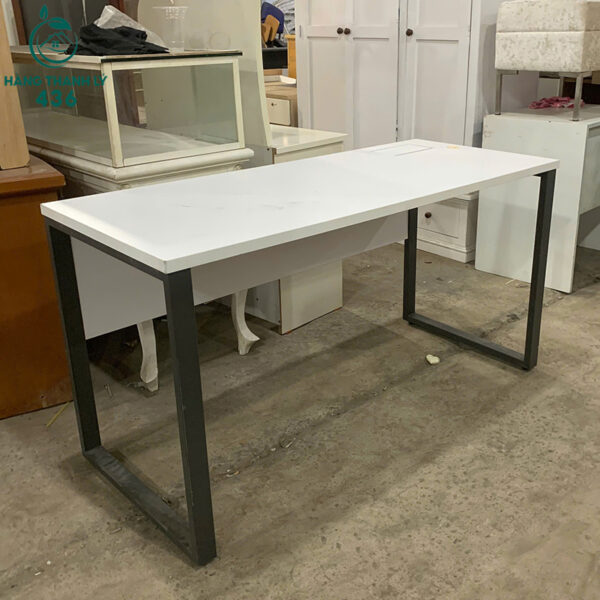 ban lam viec cu mat trang chan sat den 1m4x60cm 2