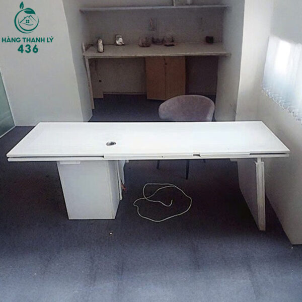 ban lam viec cu mau trang cu co hoc tu 3 ngan 1