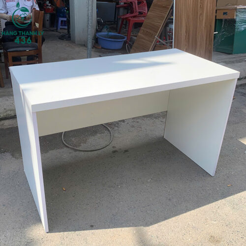 ban lam viec go cu mau trang 1m2x60cm co tam chan 1