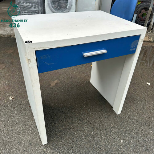 ban lam viec mini trang phoi xanh co hoc keo 1