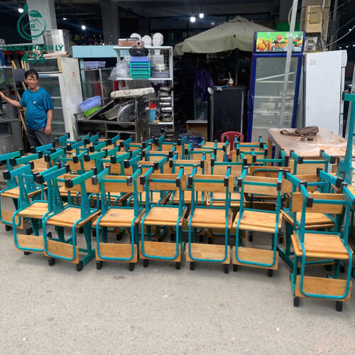 bo ban ghe hoc sinh go cu 1m2x40cm chan sat mau xanh 7