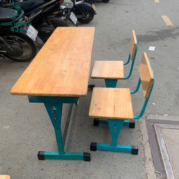 bo ban ghe hoc sinh go cu 1m2x40cm chan sat mau xanh 8