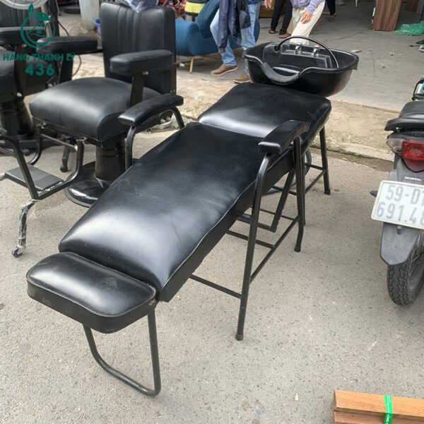 giuong goi dau cu dang nam co tay vin hai ben 3