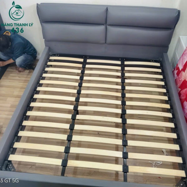 giuong-ngu-boc-nem-cu-mau-xam-hien-dai (1) giuong ngu boc nem cu mau xam hien dai 1