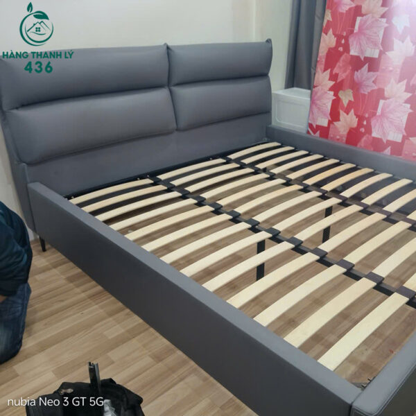 giuong-ngu-boc-nem-cu-mau-xam-hien-dai (3) giuong ngu boc nem cu mau xam hien dai 3