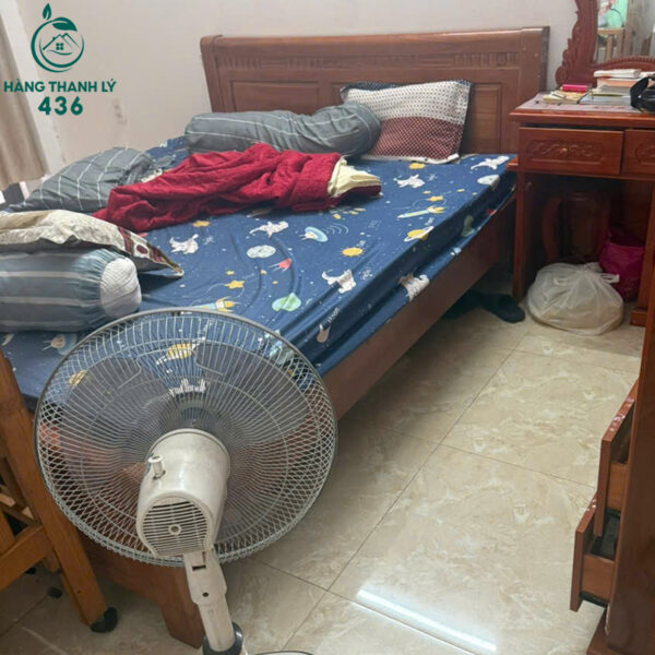 giuong ngu go cu mau nau co dau giuong chac chan