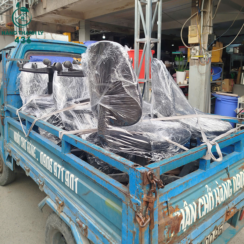 Khách Hàng Đến Mua Ghế Văn Phòng Cũ Tại Hàng Thanh Lý 436 21 hoan tat don hang va chuan bi giao ghe 2