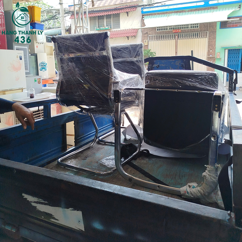 Khách Hàng Đến Mua Ghế Văn Phòng Cũ Tại Hàng Thanh Lý 436 22 hoan tat don hang va chuan bi giao ghe 3