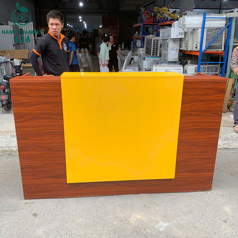 Quầy Lễ Tân Cũ 1M8X60CMX1M1 Màu Vân Gỗ Phối Vàng Có Hộc Kéo 5 quay le tan cu mau van go phoi vang co hoc keo 2