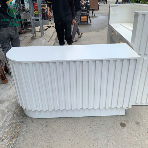 Quầy Mini Cũ 1M35X44CMX75CM Màu Trắng 3 quay thu ngan cu 1m35x44x75mau trang thiet ke bo cong gon dep 2