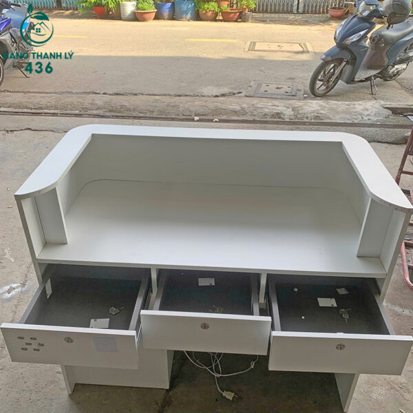 quay tiep tan cu mau trang co ba hoc keo tien loi 1