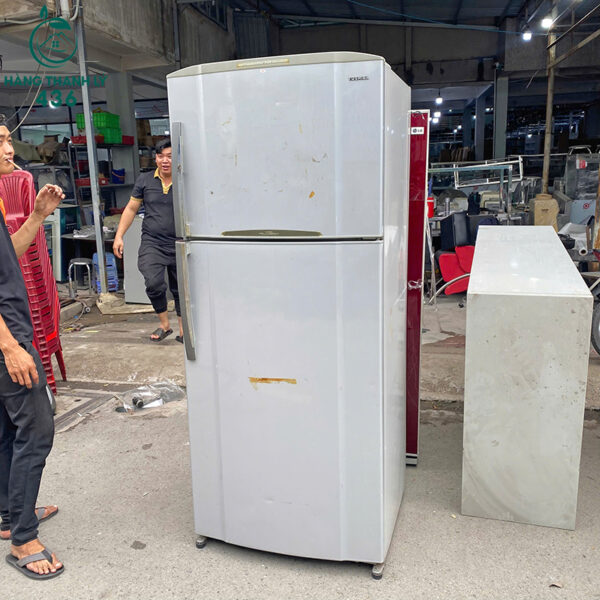 tu lanh toshiba cu ngan da tren dung tich lon 3