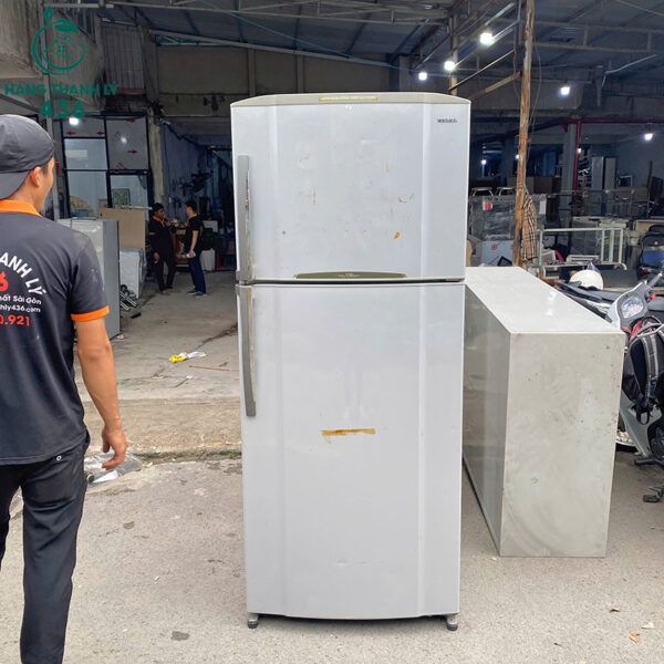 tu lanh toshiba cu ngan da tren dung tich lon 4
