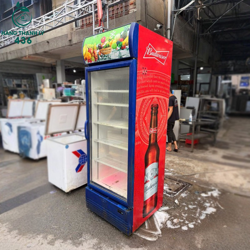 Tủ Mát Cũ Cửa Kính Dáng Đứng Màu Xanh Đỏ Nổi Bật 4 tu mat cu cua kinh dang dung mau xanh do noi bat 1