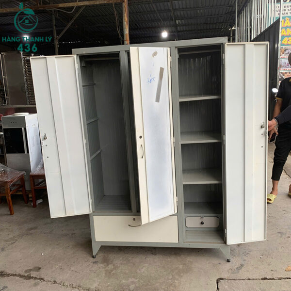 tu quan ao sat cu 3 canh co guong soi 1