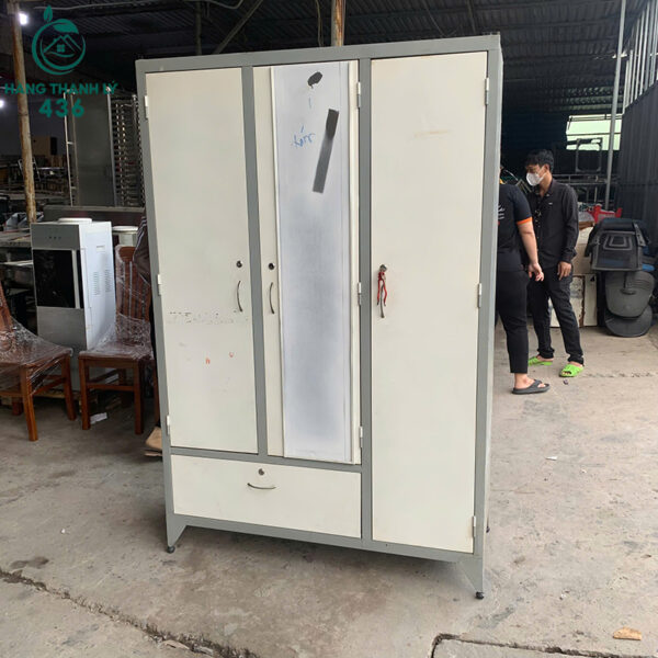 tu quan ao sat cu 3 canh co guong soi 3